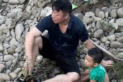 Phó Chủ nhiệm Ủy ban Kiểm tra Đảng ủy xã cứu cháu bé giữa dòng nước xiết