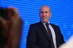 Zinedine Zidane nhận lương cao cỡ nào khi dẫn dắt tuyển Pháp?