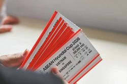Vé 'chợ đen' trận Việt Nam - Singapore tấp nập, phe vé đẩy giá gấp đôi