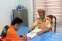 Nhiều tài xế vượt đường sắt khi đèn đỏ đã bật, làm gãy cần chắn… bị CSGT 'tuýt còi'