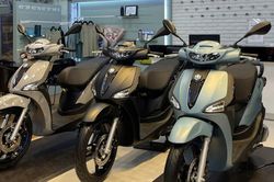Xe máy xăng đồng loạt giảm giá, xe tay ga cao cấp hạ sâu đến 15 triệu đồng