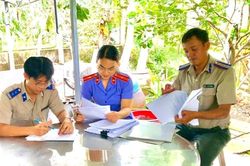 Kiểm sát việc cưỡng chế kê biên quyền sử dụng đất và tài sản gắn liền với đất
