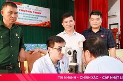 Khám, cấp thuốc miễn phí cho gần 300 người dân ở xã Hương Sơn