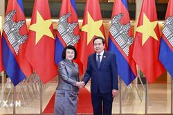 Chủ tịch Quốc hội Trần Thanh Mẫn đ&oacute;n v&agrave; hội đ&agrave;m với Chủ tịch Quốc hội Campuchia
