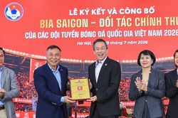 Li&ecirc;n đo&agrave;n B&oacute;ng đ&aacute; Việt Nam n&acirc;ng tầm quan hệ hợp t&aacute;c chiến lược với SABECO