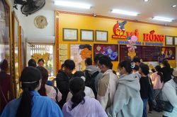 Giá vàng sáng 28/7 tiếp tục giảm, người dân tăng bán ra