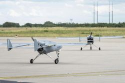 Airbus lần đầu tr&igrave;nh diễn khả năng t&aacute;c chiến tự động giữa hai UAV ở ch&acirc;u &Acirc;u