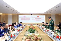 Chủ tịch Quốc hội Campuchia thăm Tập đo&agrave;n C&ocirc;ng nghệ viễn th&ocirc;ng Qu&acirc;n đội Viettel