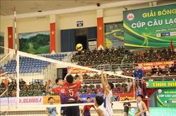 Nữ Binh chủng Thông tin và Nam Thể Công Tân Cảng vô địch