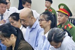 'Thỏa thuận ngầm' trên xe ôtô, cựu cán bộ hải quan nhận 1,5 tỷ đồng