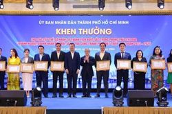 BenThanh Tourist nhận Bằng khen 'Doanh nghiệp, doanh nhân đổi mới, sáng tạo cùng Thành phố phát triển'