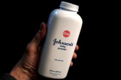 Johnson & Johnson chi 5,5 tỷ USD để khép lại bê bối phấn rôm gây ung thư kéo dài hơn 10 năm