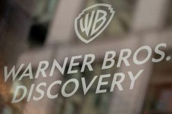 Warner Bros. cáo buộc Amazon chiêu mộ trái phép các giám đốc điều hành