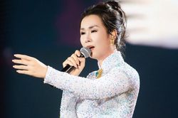 Võ Hạ Trâm quyết định thay đổi khi hát lại 'Viếp tiếp câu chuyện hòa bình' của Nguyễn Văn Chung