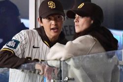 Hôn nhân hiện tại của Song Joong Ki và vợ Tây