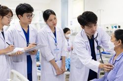 Trường Y cần tăng cường đào tạo các kỹ năng giao tiếp, ứng xử trong môi trường bệnh viện
