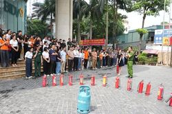 Tổng c&ocirc;ng ty 789 tập huấn nghiệp vụ ph&ograve;ng ch&aacute;y, chữa ch&aacute;y cho 40 c&aacute;n bộ, nh&acirc;n vi&ecirc;n