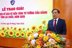 Lai Ch&acirc;u trao giải Cuộc thi ch&iacute;nh luận bảo vệ nền tảng tư tưởng của Đảng