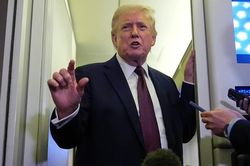 Fed đối mặt sức &eacute;p hạ l&atilde;i suất từ Tổng thống Trump