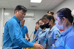 Chăm lo toàn diện đời sống đoàn viên, người lao động