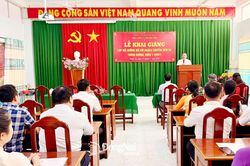Đẩy mạnh đào tạo, bồi dưỡng cán bộ, công chức, viên chức