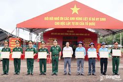 26 tập thể v&agrave; c&aacute; nh&acirc;n được Qu&acirc;n khu 7 khen thưởng đột xuất trong t&igrave;m kiếm, quy tập h&agrave;i cốt liệt sĩ