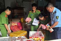 Gia Lai: Ph&aacute;t hiện gần 1 tấn thịt heo, đ&ugrave;i g&agrave; kh&ocirc;ng r&otilde; nguồn gốc