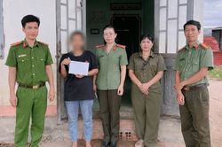 C&ocirc;ng an x&atilde; Ia Pa hỗ trợ c&ocirc;ng d&acirc;n mắc kẹt tại s&acirc;n bay Nội B&agrave;i về qu&ecirc; an to&agrave;n