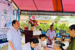 Trung tâm Y tế Đức Cơ ra quân khám sức khỏe định kỳ miễn phí cho người dân 3 xã biên giới