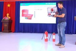 21 cơ sở, hộ kinh doanh tại x&atilde; Đ&ocirc;ng Kh&aacute;nh Sơn được hướng dẫn ph&ograve;ng ch&aacute;y, chữa ch&aacute;y