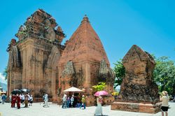 Th&aacute;p B&agrave; P&ocirc; Nagar - nơi lưu giữ những gi&aacute; trị văn h&oacute;a Chăm - Việt