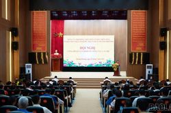 Mường Khương c&ocirc;ng bố c&aacute;c quyết định về c&ocirc;ng t&aacute;c c&aacute;n bộ