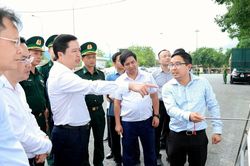 Thường trực Tỉnh ủy kiểm tra tiến độ dự &aacute;n cầu bi&ecirc;n giới Bản Vược, Cửa khẩu th&ocirc;ng minh Kim Th&agrave;nh, B&aacute;o v&agrave; PTTH tỉnh L&agrave;o Cai