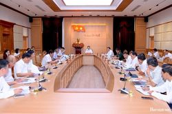 Khơi th&ocirc;ng động lực tăng trưởng từ khoa học, c&ocirc;ng nghệ v&agrave; chuyển đổi số