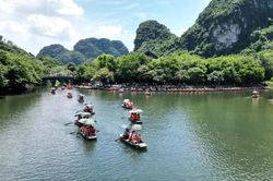 Du lịch Ninh B&igrave;nh bứt ph&aacute;, 7 th&aacute;ng thu hơn 19.300 tỷ đồng