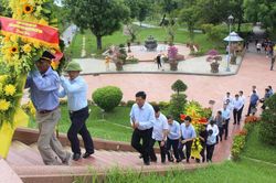 Chung tay chăm lo nghĩa trang liệt sĩ, tiếp nối đạo lý 'Uống nước nhớ nguồn'