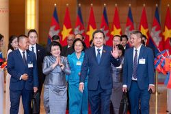 Chủ tịch Quốc hội Trần Thanh Mẫn chủ tr&igrave; Lễ đ&oacute;n v&agrave; hội đ&agrave;m với Chủ tịch Quốc hội Campuchia