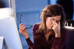 Nhận diện sớm các dấu hiệu cảnh báo đột quỵ, ngừng tim cho nhân viên văn phòng không nên bỏ qua