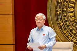 Phó Chủ tịch Thường trực Quốc hội Đỗ Văn Chiến làm việc với Văn phòng Quốc hội về công tác chuẩn bị Kỳ họp không thường lệ thứ Nhất