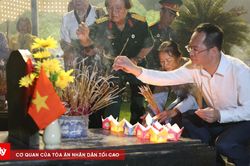 Điện Biên thắp ngàn ngọn nến tri ân tại Nghĩa trang Liệt sĩ A1