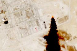Houthi tuyên bố tập kích hạ tầng dầu mỏ của Arab Saudi