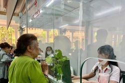 Được hưởng quyền lợi, bệnh nh&acirc;n kh&aacute;m tr&aacute;i tuyến tăng mạnh
