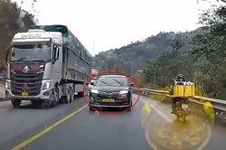 Đề xuất cấm 'mượn làn ngược chiều để vượt xe'