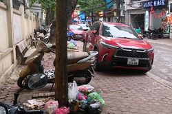 Vi phạm trật tự đô thị trên tuyến phố Nhân Hòa
