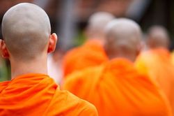 Tỳ kheo tạo điều phước đức v&agrave; khiến cho Ch&iacute;nh Ph&aacute;p được an tr&uacute;