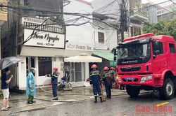 Chập điện gây cháy cửa hàng thẩm mỹ tại Tổ dân phố Vườn Cam