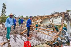 Xã Đá Bạc khẩn trương hỗ trợ 27 hộ dân có nhà bị thiệt hại do lốc xoáy