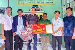 Vĩnh Hậu bàn giao 3 căn nhà Đại đoàn kết cho hộ nghèo, cận nghèo