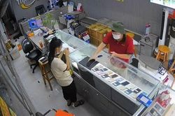 Cướp 2 iPhone 16 Pro Max rồi bỏ trốn, 9X được gia đ&igrave;nh đưa đến c&ocirc;ng an đầu th&uacute;