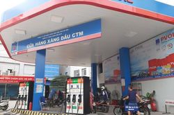 Đề xuất doanh nghiệp tự quyết gi&aacute; b&aacute;n lẻ xăng dầu theo cơ chế thị trường